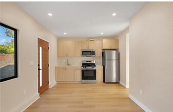 10509 Dempsey Ave in Granada Hills, CA - Foto de edificio - Building Photo