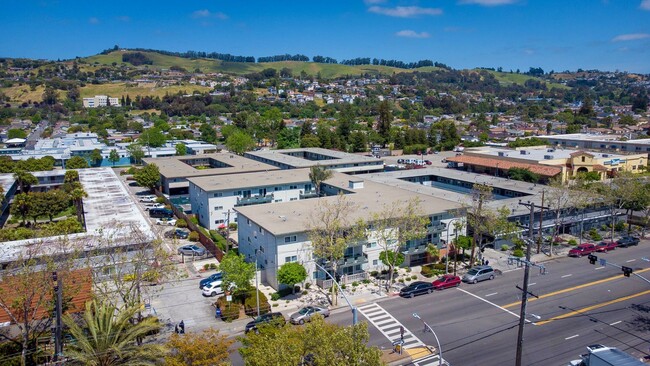 PARKWEST APARTMENTS in San Leandro, CA - Building Photo - Building Photo