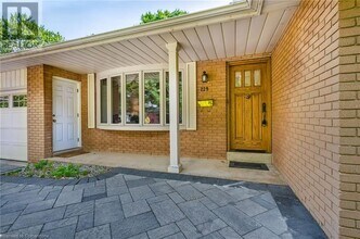 229 Simon Dr in Burlington, ON - Building Photo - Building Photo