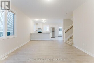 180 Ryan Reynolds Wy in Ottawa, ON - Building Photo - Building Photo