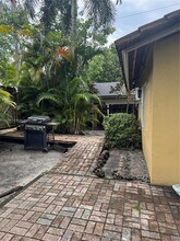 1423 Wiley St-Unit -Cottage in Hollywood, FL - Foto de edificio - Building Photo