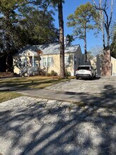 410 E 56th St, Unit Furnished Main House in Savannah, GA - Building Photo - Building Photo