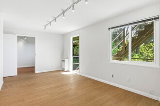 52 Panoramic Way, Unit b in Berkeley, CA - Building Photo - Building Photo