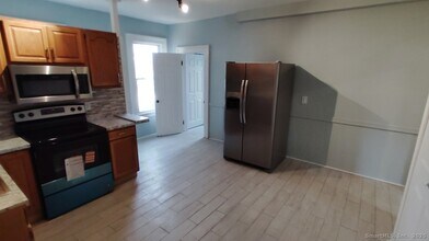 112 Hobart St in Meriden, CT - Building Photo - Building Photo