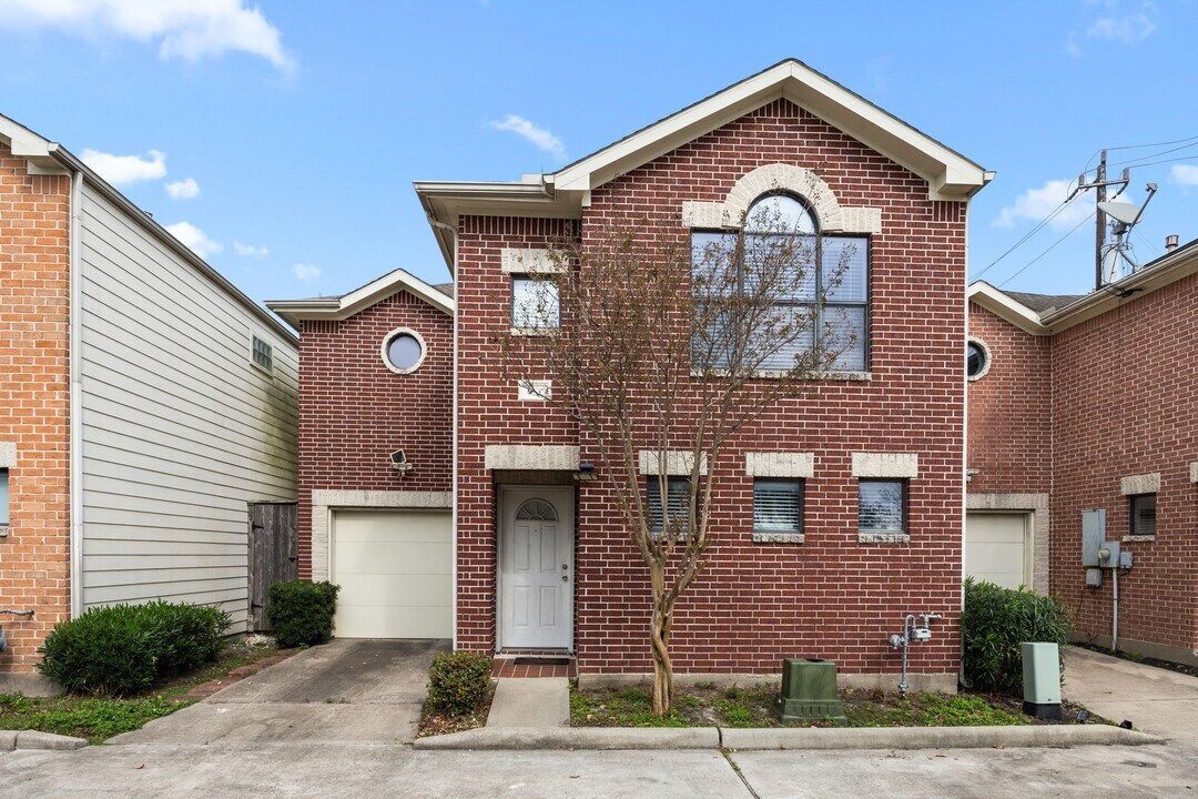 5951 S Loop E in Houston, TX - Building Photo