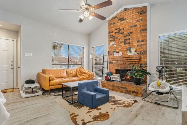 2201 Jackson Cir in Carrollton, TX - Foto de edificio - Building Photo