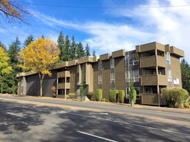 12520 Roosevelt Way NE in Seattle, WA - Building Photo