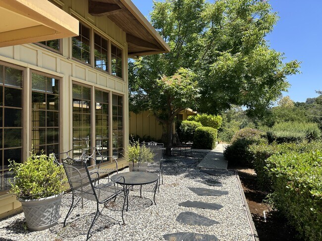 25228 La Loma Dr in Los Altos Hills, CA - Building Photo - Building Photo