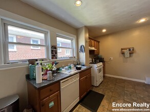 285 Foster St, Unit 1 in Boston, MA - Building Photo - Building Photo