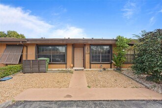 2331 Dogwood Ct in Pembroke Pines, FL - Building Photo - Building Photo