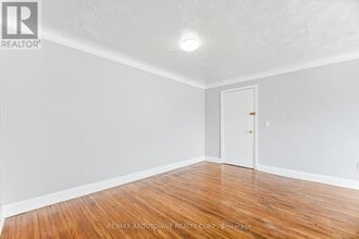 1031 Churchill Ave in Oakville, ON - Building Photo - Building Photo