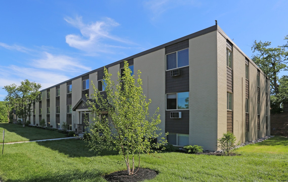 Champion Club Apartments in Florence, KY - Building Photo