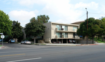 14225 Burbank Blvd in Van Nuys, CA - Building Photo - Building Photo