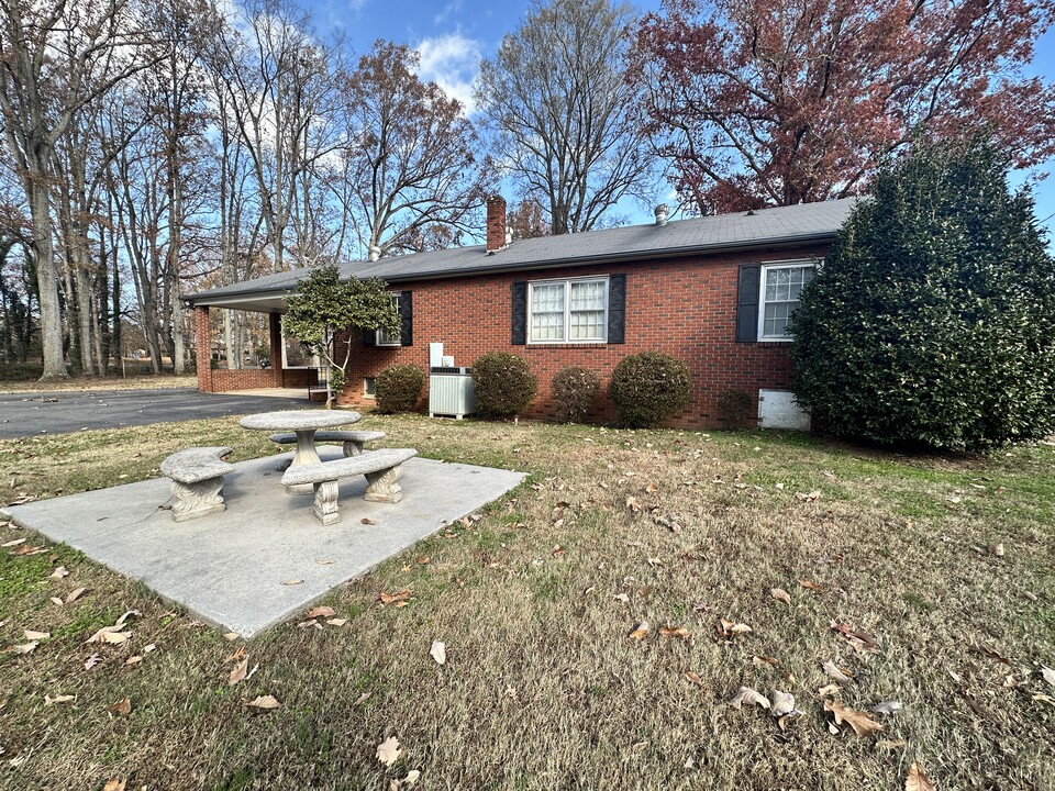 6777 Sherrills Ford Rd in Catawba, NC - Building Photo