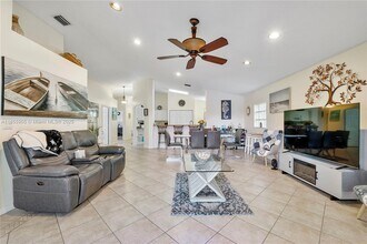 11851 SW 7th St in Pembroke Pines, FL - Building Photo - Building Photo