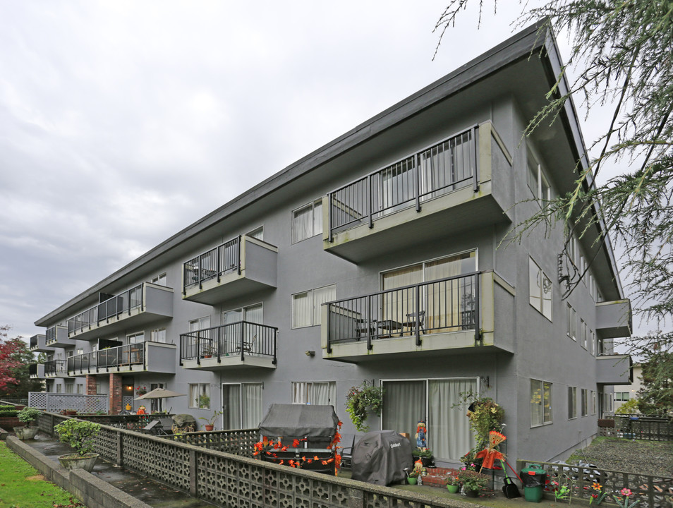 Lori Ann Apartments in New Westminster, BC - Building Photo