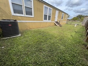 50 Willowbrook Ct in Martindale, TX - Building Photo - Building Photo