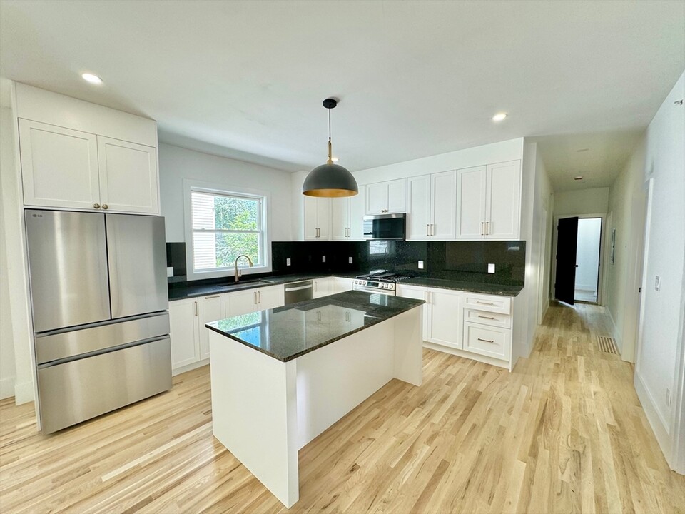39 Derby St in Worcester, MA - Building Photo