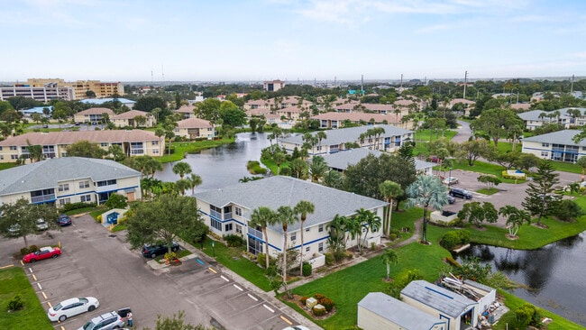 1507 SE Royal Green Cir in Port St. Lucie, FL - Building Photo - Building Photo