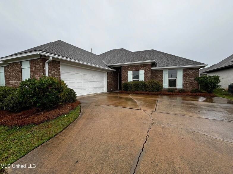 221 Greenfield Ridge Dr in Brandon, MS - Foto de edificio