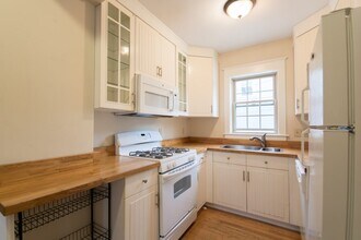 51 Kingston Ave in Newport, RI - Building Photo - Building Photo