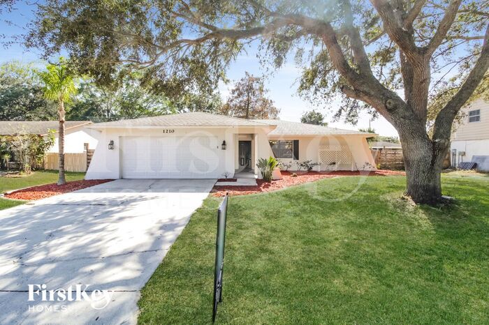1210 Carmella Ln in Sarasota, FL - Building Photo