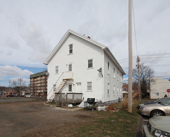 32 School St in Hamden, CT - Building Photo - Building Photo