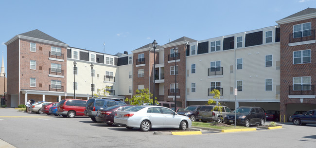 Phoebus Square in Portsmouth, VA - Foto de edificio - Building Photo