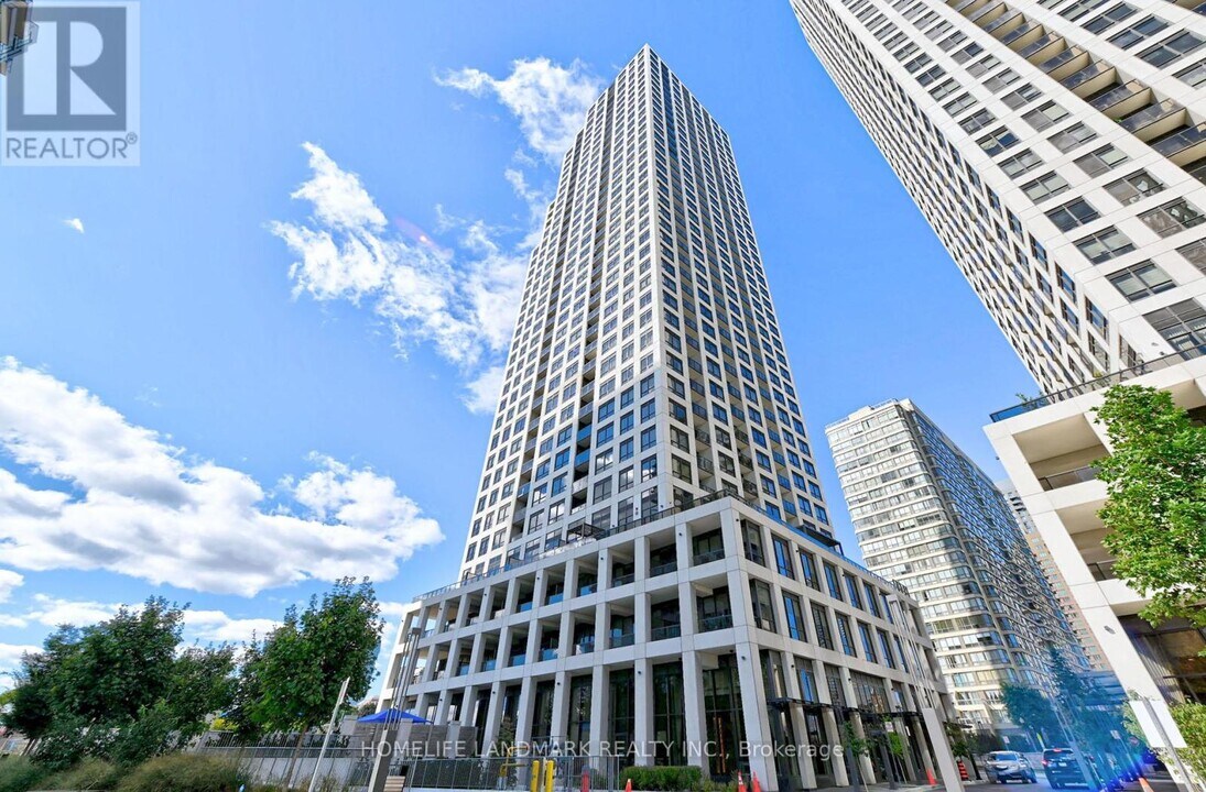 36 Elm Dr W in Mississauga, ON - Building Photo