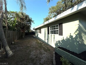 1354 Stadler Dr in Ft. Myers, FL - Building Photo - Building Photo
