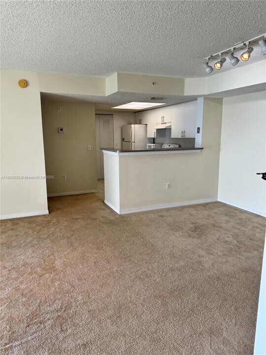 5055 Wiles Rd in Coconut Creek, FL - Building Photo