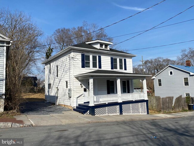 124 E Monmouth St in Winchester, VA - Foto de edificio - Building Photo