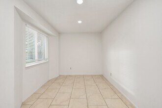 6019 Spellman Rd in Houston, TX - Building Photo - Building Photo