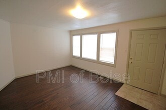 2113 E Oak St in Caldwell, ID - Building Photo - Building Photo