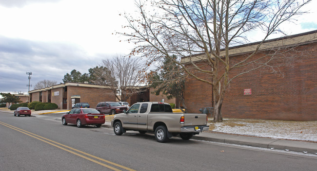 Acorn Apartments in Albuquerque, NM - Building Photo - Building Photo