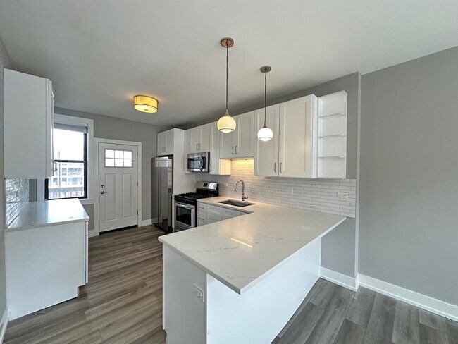 3946 N Janssen Ave in Chicago, IL - Building Photo - Building Photo