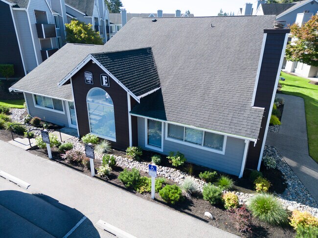 Westhampton Apartments in Federal Way, WA - Building Photo - Building Photo