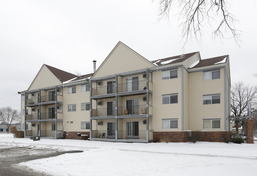 Plymouth Avenue Townhomes in Minneapolis, MN - Building Photo