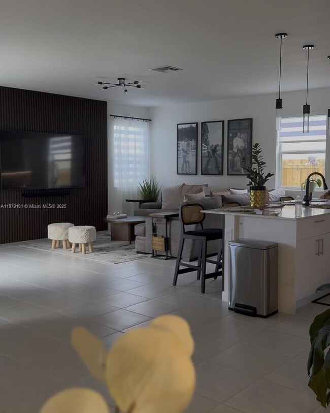 2415 SE 23rd Rd in Homestead, FL - Building Photo - Building Photo