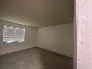 209 SW 5th St in Hallandale Beach, FL - Building Photo - Building Photo