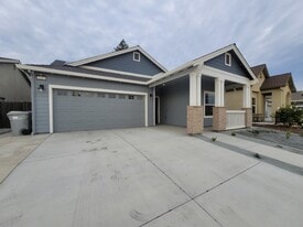 1353 Molly Ave in Woodland, CA - Building Photo