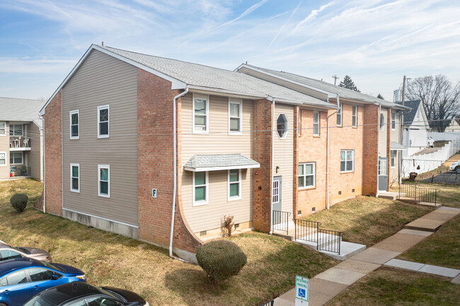 Carriage Place Apartments in Bensalem, PA - Building Photo - Building Photo