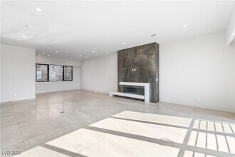 386 Tranquil Peak Ct in Henderson, NV - Building Photo - Building Photo