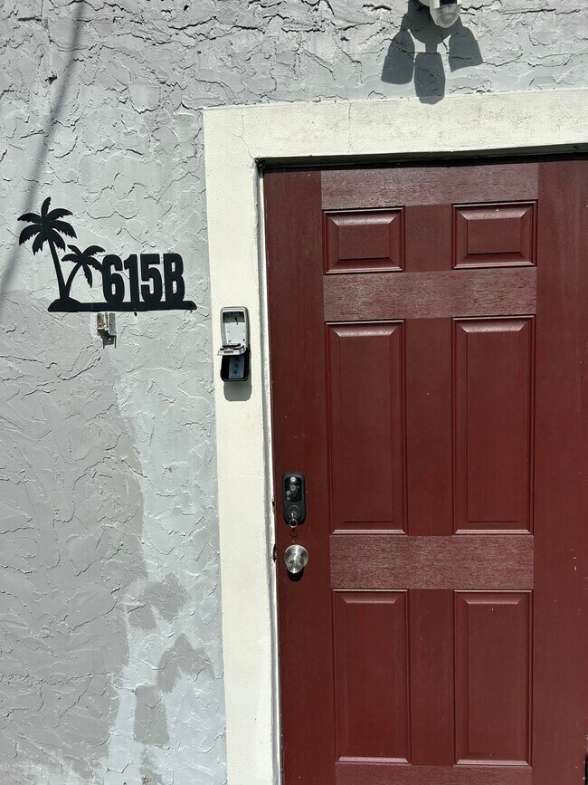 615 El Vedado in West Palm Beach, FL - Building Photo - Building Photo