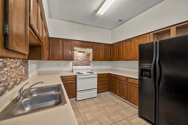 7120 Deer Creek Ct in Spring, TX - Building Photo - Building Photo