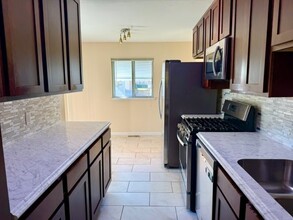 11090 Alan Shepard Dr in Maryland Heights, MO - Building Photo - Building Photo