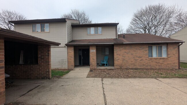 801 Kerns Dr NE in Bolivar, OH - Building Photo - Building Photo