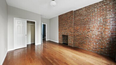 301 E 104th St-Unit -A in New York, NY - Building Photo - Building Photo