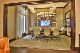 2000 Salzedo St in Coral Gables, FL - Foto de edificio - Building Photo