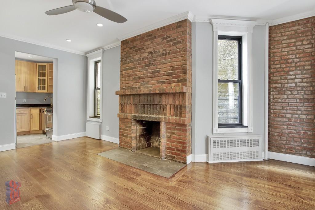 209 E 25th St in New York, NY - Building Photo